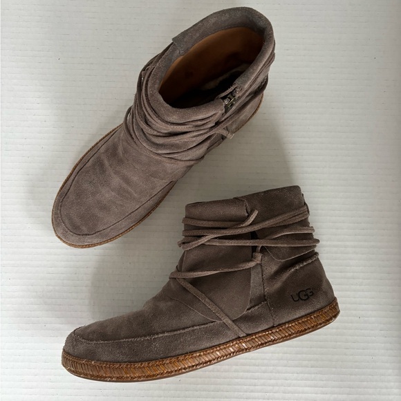 UGG Shoes - UGG Moccasin Ankle Boot Womens Size 8.5 Taupe Brown Suede Slouch Reid Bootie